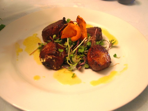 cocoa-scallops-with-micro-greens-and-sweet-potatoe-rounds